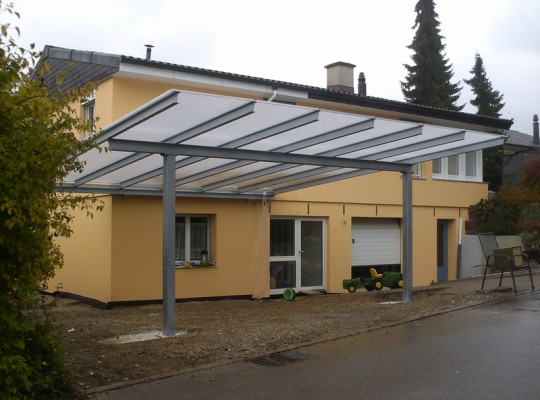 Referenz CH-4460 Gelterkinden, Carport, Pultdach, Acryl / Polycarbonat, An Gebäude angeschlagen von Welcomp
