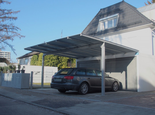 Referenz D-81477 München, Carport, Pultdach, Acryl / Polycarbonat von Welcomp