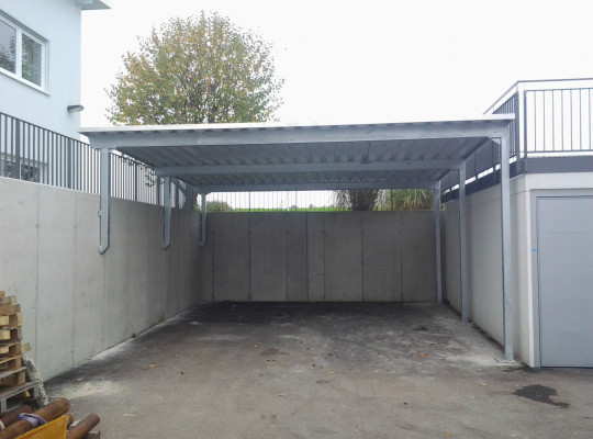 Referenz D-85247 Schwabhausen, Carport, Pultdach, Trapezblech, Auf Mauer aufgesetzt von Welcomp