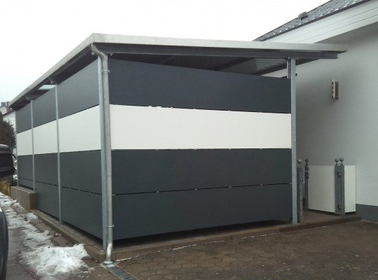 Referenz D-91080 Marloffstein, Gerätehaus, Pultdach, Trapezblech, Lichtband von Welcomp