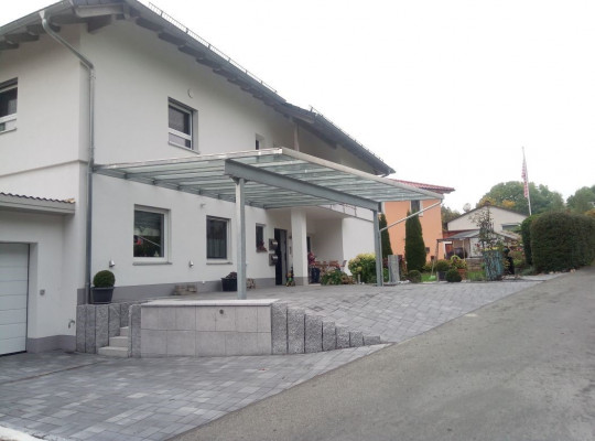 Referenz D-96486 Lautertal, Carport, Pultdach, Glas, An Gebäude angeschlagen von Welcomp