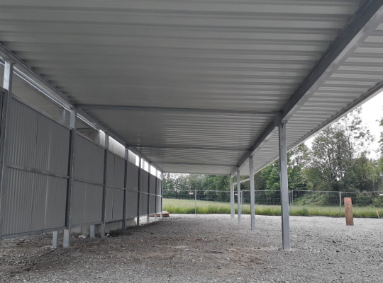 Referenz A-5082 Anthering, Reihenanlage, Pultdach, Trapezblech von Welcomp