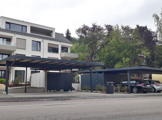 Referenz D-70184 Stuttgart, Carport, Gründach, Gründach, Auf Mauer aufgesetzt, Pulverbeschichtung von Welcomp