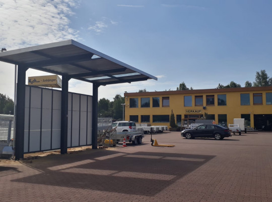 Referenz D-21423 Winsen, Carport, Freitragend, Trapezblech, Lichtband, Pulverbeschichtung von Welcomp