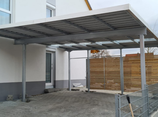 Referenz D-90475 Nürnberg, Carport, Pultdach, Trapezblech, Lichtband von Welcomp