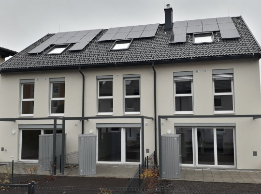 Referenz A-5110 Oberndorf, Überdachung, Pultdach, Pulverbeschichtung von Welcomp