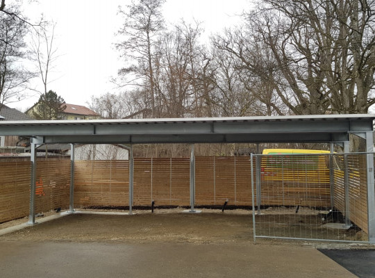 Referenz D-85232 Bergkirchen, Reihenanlage, Pultdach, Trapezblech von Welcomp