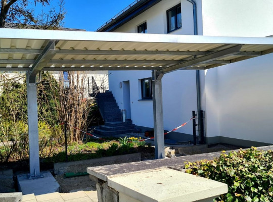 Referenz D-82205 Gilching, Carport, Freitragend, Trapezblech von Welcomp