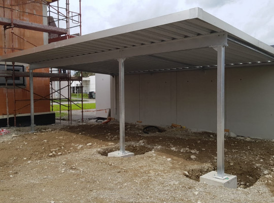 Referenz A-5280 Braunau, Carport, Pultdach, Trapezblech von Welcomp
