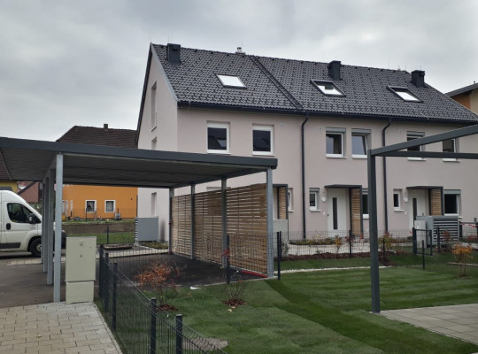 Referenz A-5110 Oberndorf, Carport, Pultdach, Trapezblech, Pulverbeschichtung von Welcomp