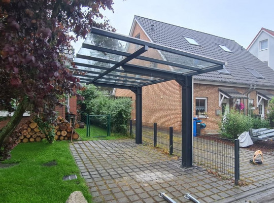 Referenz D-14532 Stahnsdorf, Carport, Freitragend, Glas, Pulverbeschichtung von Welcomp