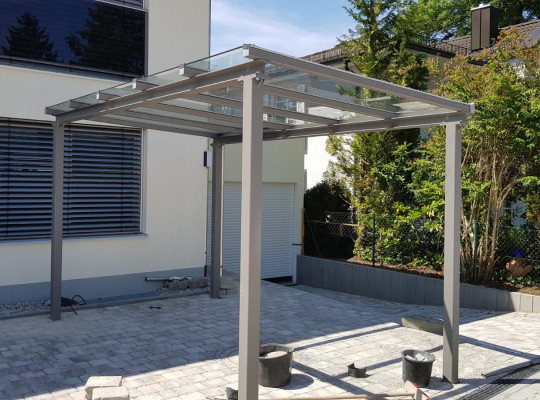 Referenz D-82131 Stockdorf, Fahrradhaus, Pultdach, Glas, Pulverbeschichtung von Welcomp
