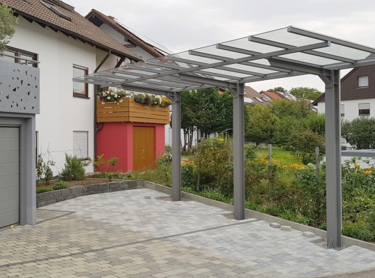 Referenz D-72622 Nürtingen, Carport, Freitragend, Glas, Pulverbeschichtung von Welcomp