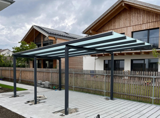 Referenz D-85635 Höhenkirchen-Siegertsbrunn, Carport, Pultdach, Glas, Pulverbeschichtung von Welcomp