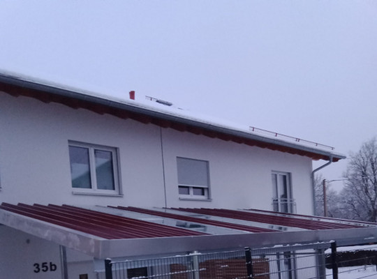 Referenz D-82041 Oberhaching, Carport, Pultdach, Trapezblech, An Gebäude angeschlagen, Lichtband von Welcomp