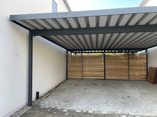 Referenz D-85540 Haar, Carport, Pultdach, Trapezblech, Pulverbeschichtung von Welcomp