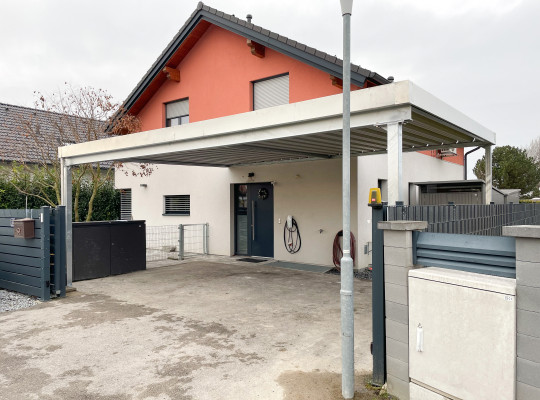 Referenz A-2301 Groß-Enzesdorf, Carport, Pultdach, Trapezblech, An Gebäude angeschlagen von Welcomp