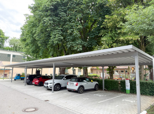 Referenz D-85221 Dachau, Carport, Pultdach, Trapezblech, Pulverbeschichtung von Welcomp