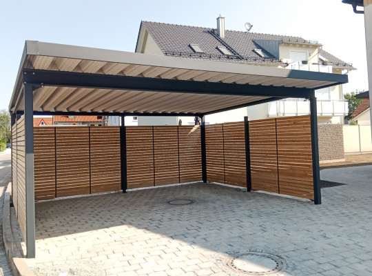 Referenz D-85452 Moosinning, Carport, Pultdach, Trapezblech, Pulverbeschichtung von Welcomp