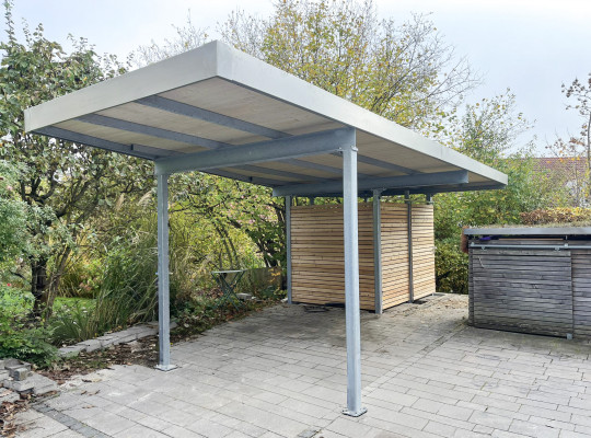 Referenz D-85354 Freising, Carport, Pultdach, Gründach, Pulverbeschichtung von Welcomp