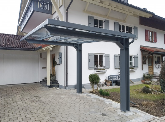 Referenz D-87527 Ofterschwang, Carport, Pultdach, Glas, Pulverbeschichtung von Welcomp