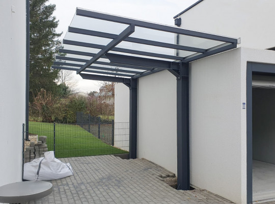 Referenz A-2380 Perchtoldsdorf, Carport, Pultdach, Glas von Welcomp