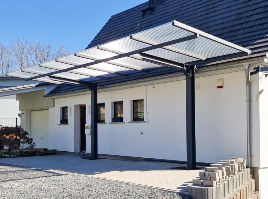 Referenz D-99734 Nordhausen, Carport, Pultdach, Acryl / Polycarbonat, Pulverbeschichtung von Welcomp