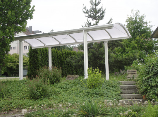 Referenz CH-9533 Kirchberg, Carport, Bogendach, Acryl / Polycarbonat, Pulverbeschichtung von Welcomp