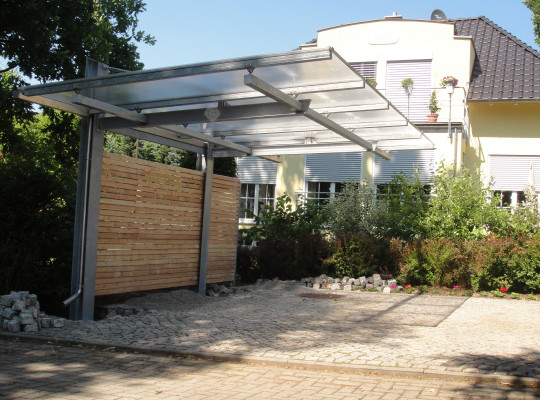 Referenz D-01328 Dresden, Carport, Freitragend, Acryl / Polycarbonat, Holz von Welcomp