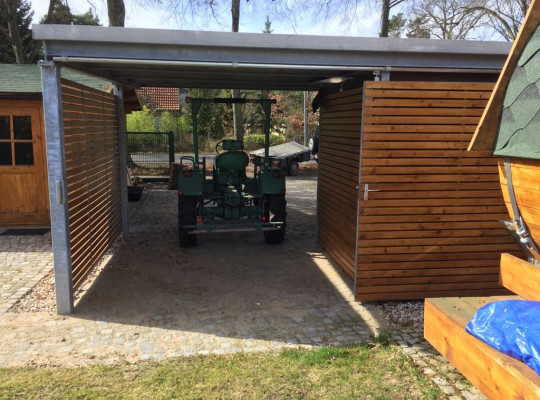 Referenz D-14552 Michendorf, Carport, Pultdach, Trapezblech, Holz von Welcomp