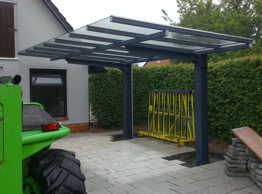 Referenz D-37133 Friedland, Carport, Freitragend, Glas, Pulverbeschichtung von Welcomp