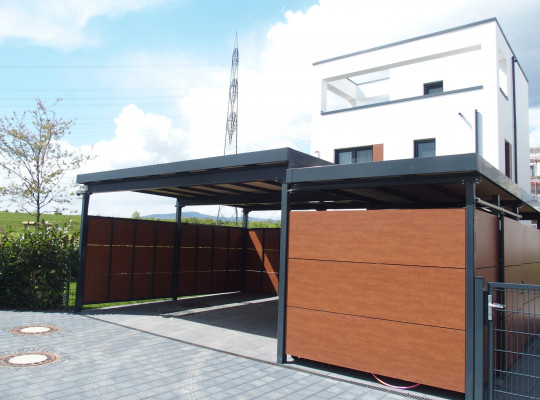 Referenz D-60438 Frankfurt-Riedberg, Carport, Gründach, Gründach, HPL-Platte, Pulverbeschichtung von Welcomp