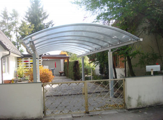 Referenz D-80939 München, Carport, Bogendach, Acryl / Polycarbonat von Welcomp