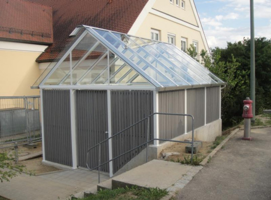 Referenz D-86884 Holzheim, Überdachung, Satteldach, Glas, Holz, Auf Mauer aufgesetzt von Welcomp