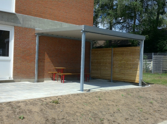 Referenz D-90475 Nürnberg, Überdachung, Pultdach, Trapezblech, Holz von Welcomp