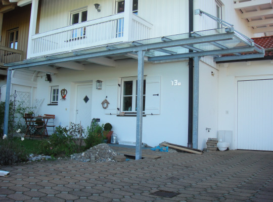Referenz D-83607 Holzkirchen, Überdachung, Pultdach, Glas, An Gebäude angeschlagen von Welcomp